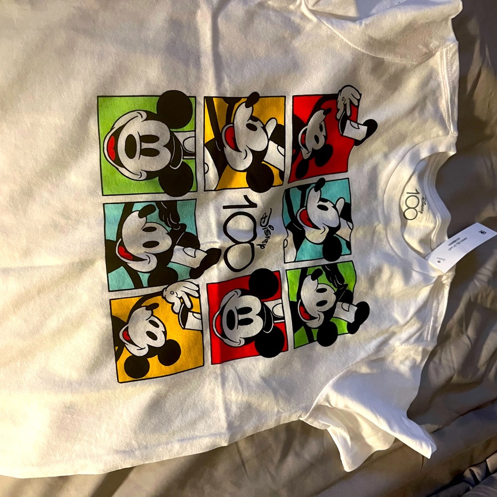 Boys size 6 short sleeves Disney white t-shirt